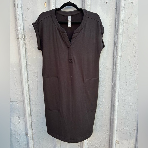 Lou & Grey Signaturesoft Henley Pocket Dress, Small - Picture 5 of 10